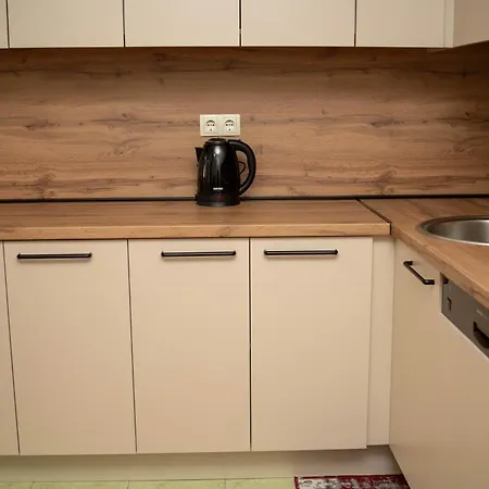 Emel アパート モスタル