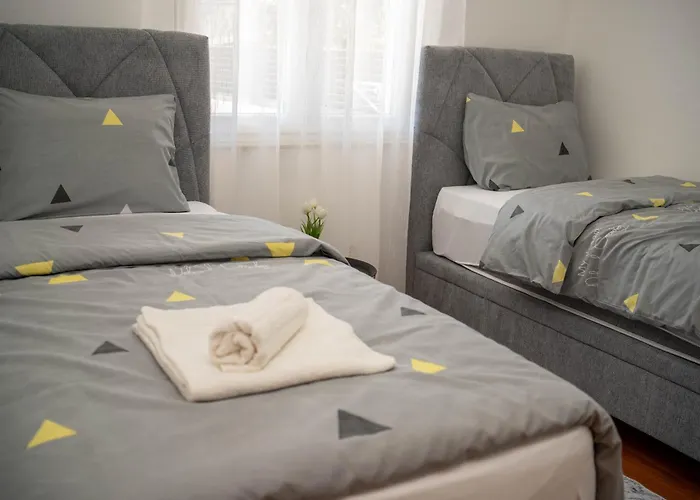 Emel شقة موستار